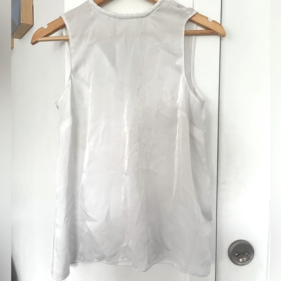 #90 🌺 5/$30 🌺 White Beaded neckline sleeveless top with tie back - Picture 4 of 8